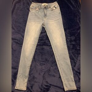 Women’s Miami light washed skinny Jeans.. Size 07